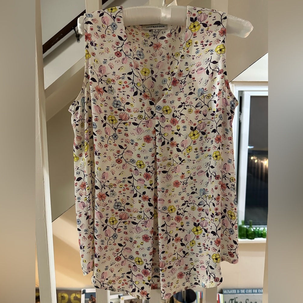 Lex & Madison M sleeveless floral tank top blouse v neck pink blue yellow